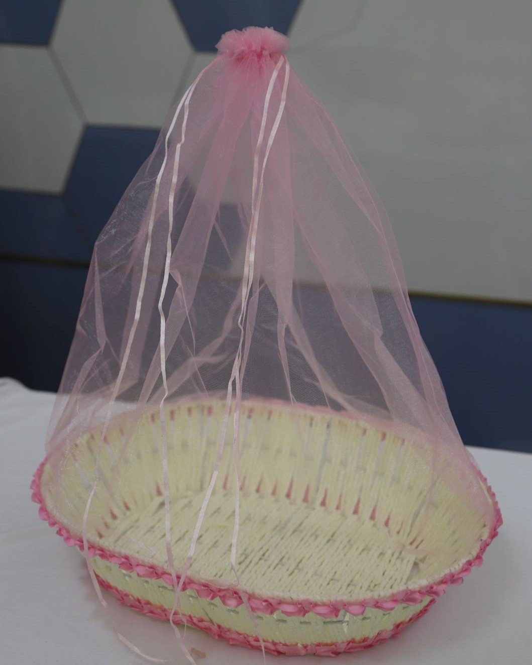 Extra-large size oval-shaped gift basket