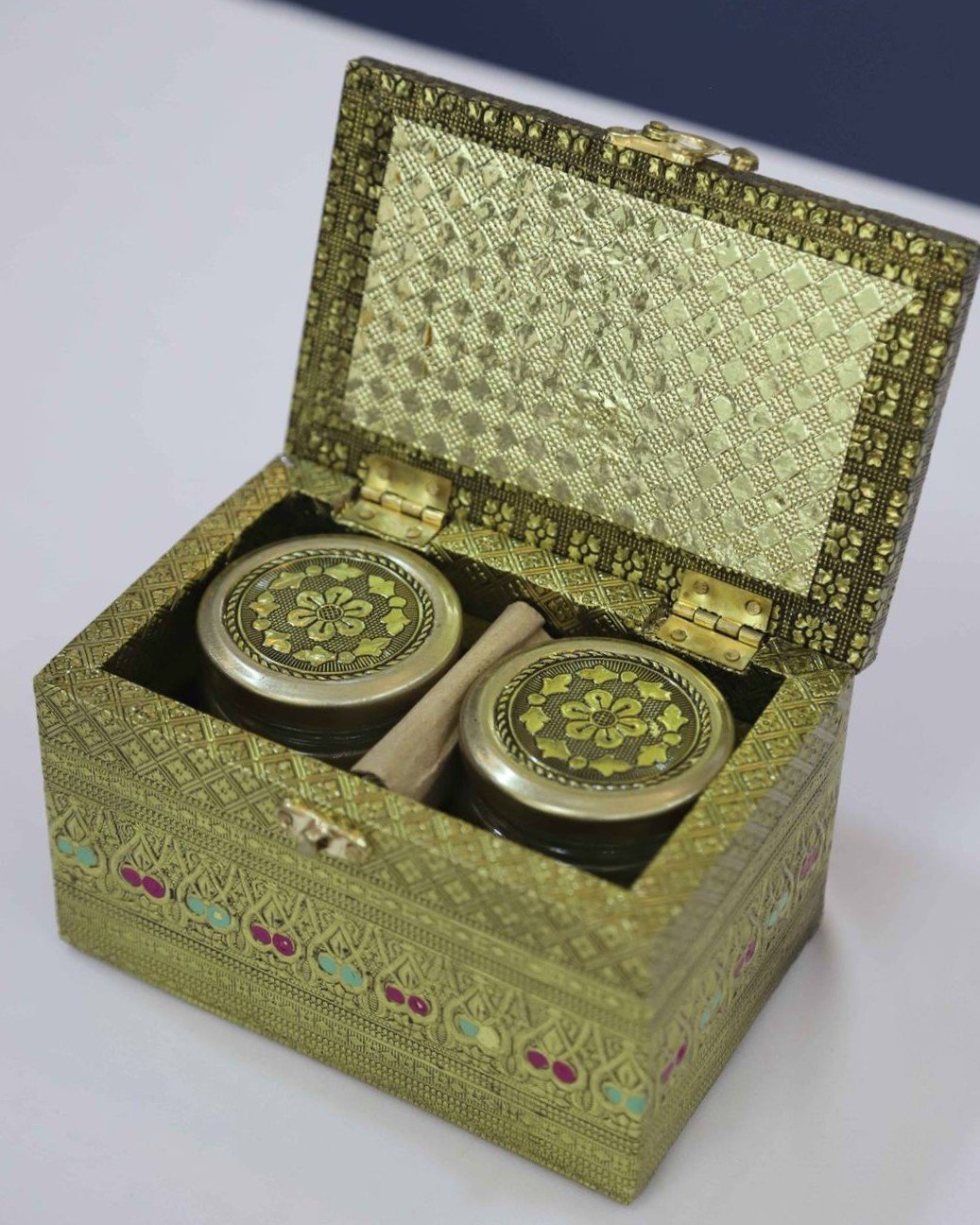 Meenakarai Designed Wooden Box with Dry Fruit Bottles - Image 3