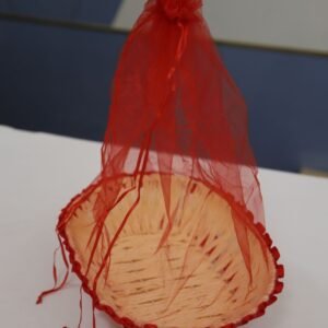 Oval-shaped gift hamper
