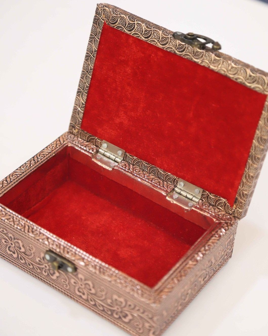 Radhe Krishna copper Finished jewel box - Image 3