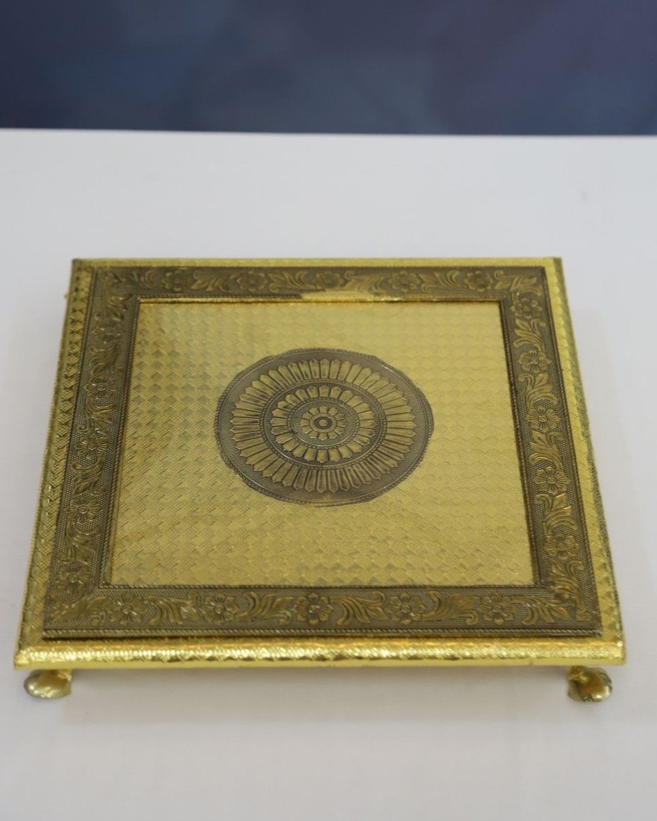 jumbo Golden finish wooden manai