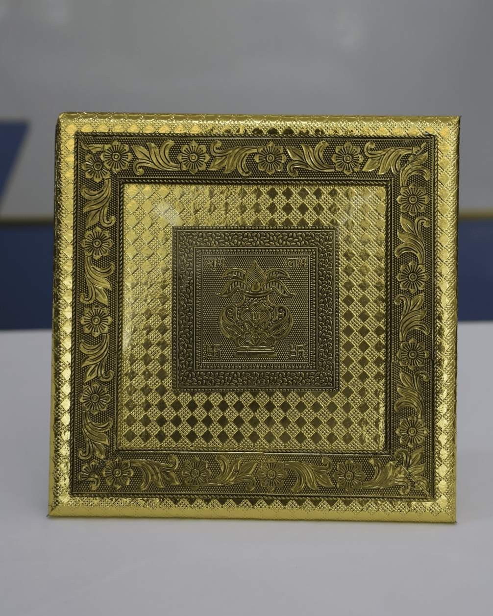 Big Golden Finish Wooden Manai 10x10 - Image 2